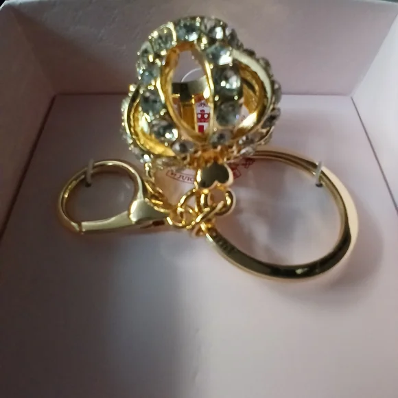 Juicy By Juicy Couture Gold Tone Crown Key Chain - Picture 2 of 12